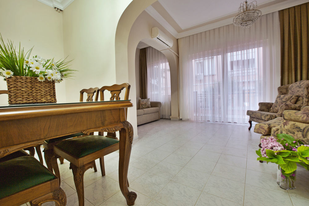 Bueyuekada Apart Hotel - Yeni Apart อดาลาร์ ภายนอก รูปภาพ